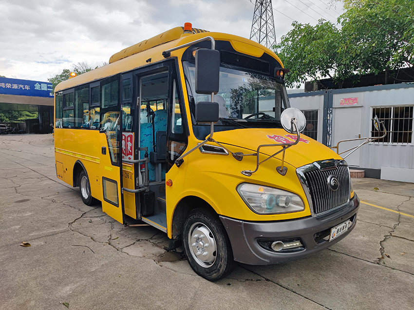 Euro 4 36 Seats Used School Buses Yutong Used Left Hand Vans