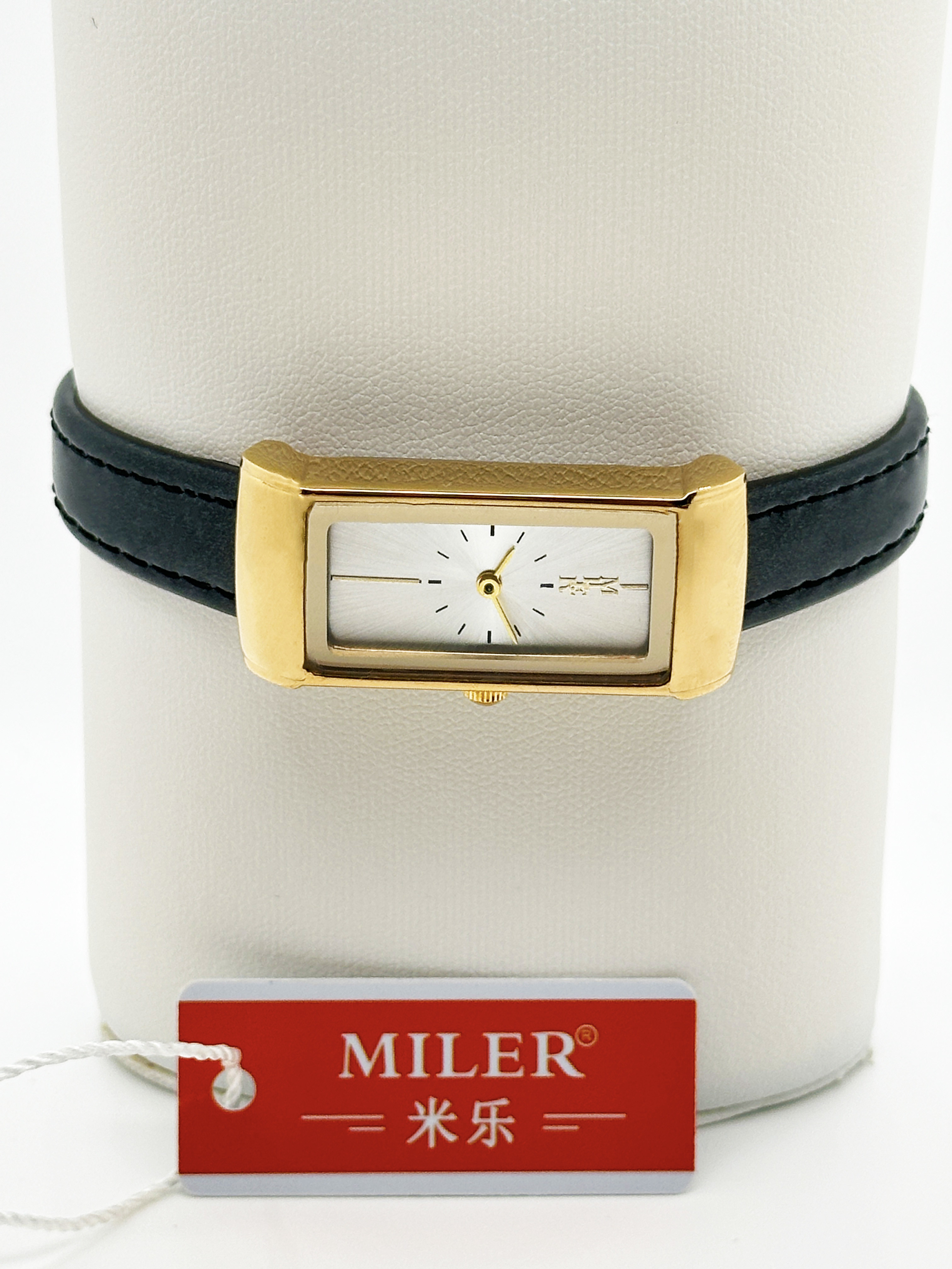 Scratch Resistant Elegant Womens Quartz Watch With Luminous Hands And Buckle Clasp