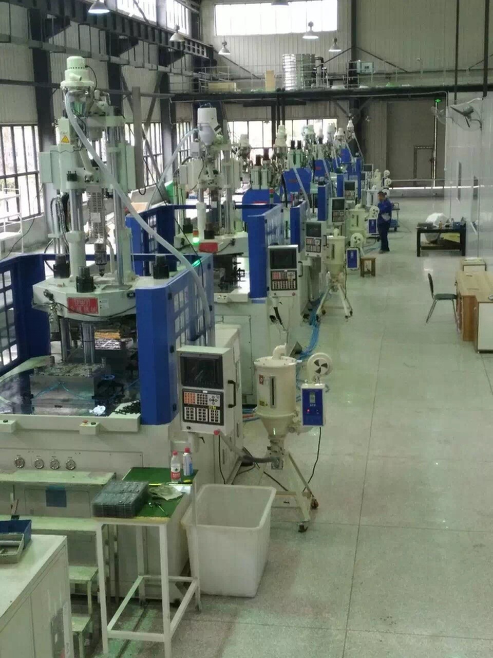 120T Double Slide Table Vertical Injection Molding Machine For High Volume Production