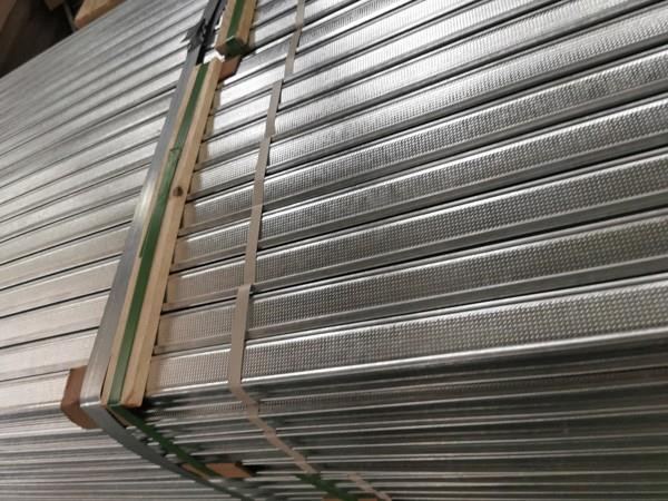 Regular Spangle Galvanized Steel Z90 Purlin C-Profile Channel GI Used For Light Steel House G550 SGC570