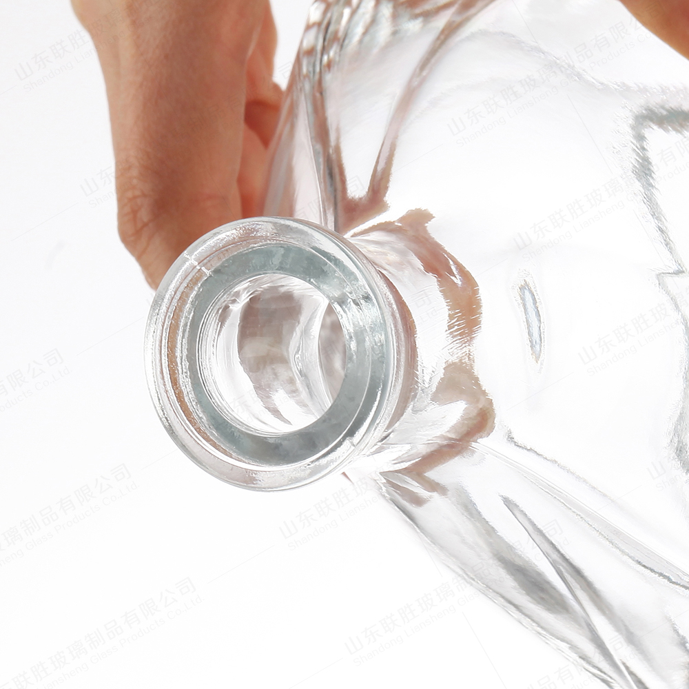Customized Bottle Color Gin Vodka Tequila Fancy Liquor Glass Bottle with Sealed Cork Lid