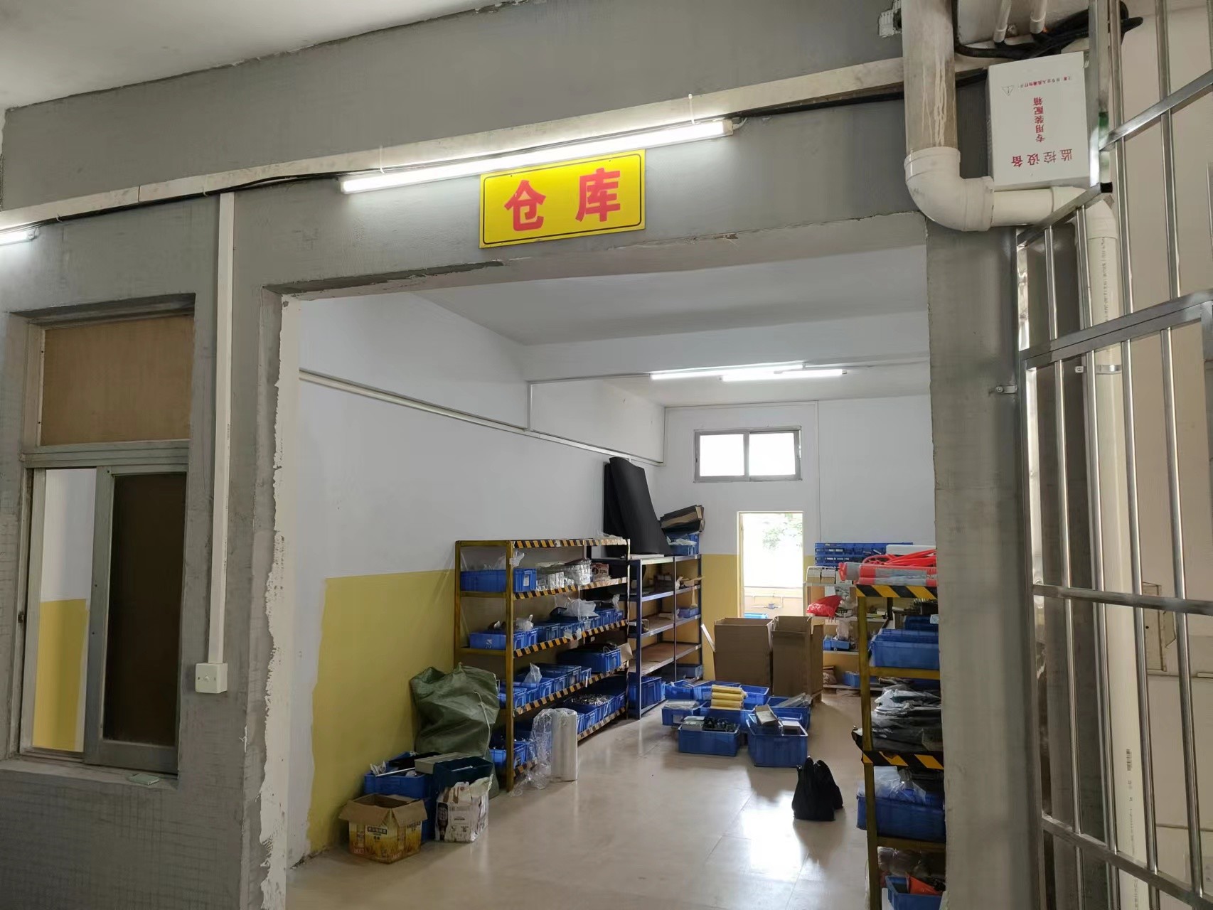 Width 320 Vertical Stacker Machine 220V 250W For Pharmaceutical Outsert Leaflet