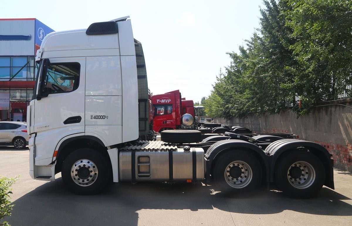 New / Used Tractor Truck For Transportation 4X2 Dongfeng Shacman X6000 Tractor Head