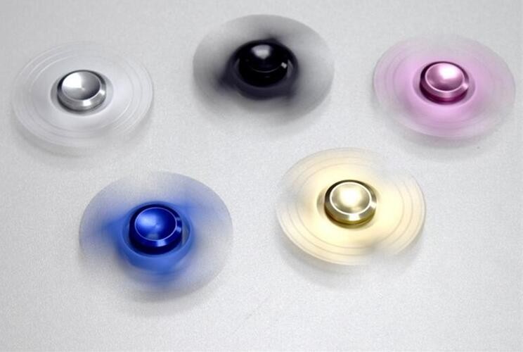 Desk toy spinner aluminium colorful fidget metal tri angle fight edc aluminum spinner with display box 1110