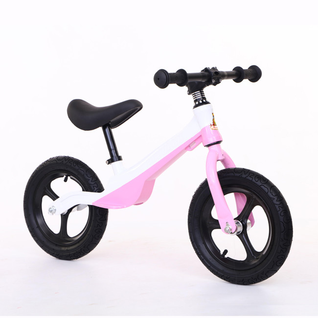 Compact Trendy 12 Inch Wheel Balance Bike Magnesium Alloy Frame