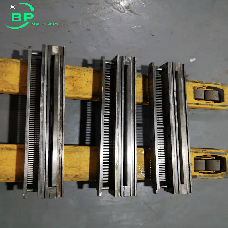 Punching machine punching die 