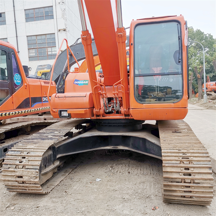 2017 Doosan DH220-7 Excavator with Original Hydraulic Pump and Good Condition in Korea