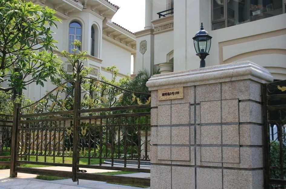 Contemporary Wrought Iron Doors Powder Coated Surface For Residential House
