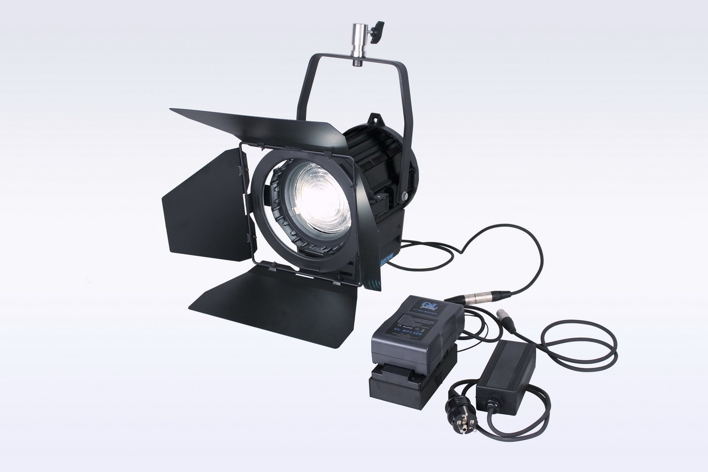 Outdoor Video Lighting 50W LED Fresnel Daylight CRI>96 with Sony V-Mount Battery Plate