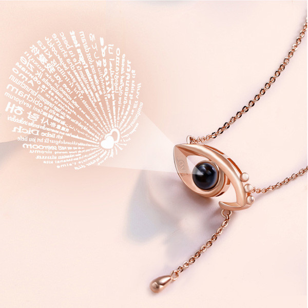 3.9 gram 0.48X0.84in Angel Eyes Necklace Custom Light Projection Necklace ODM
