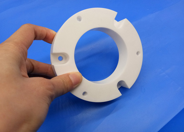 Zirconia Flame Industrial Ceramic Parts 97% Alumina Ceramic 4 Bolt Hydraulic Square Flange