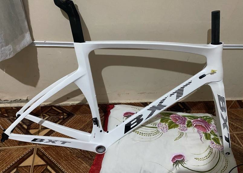 700C V Brake Carbon Road Bike 18Speed W/Shimano R3000 Groupset