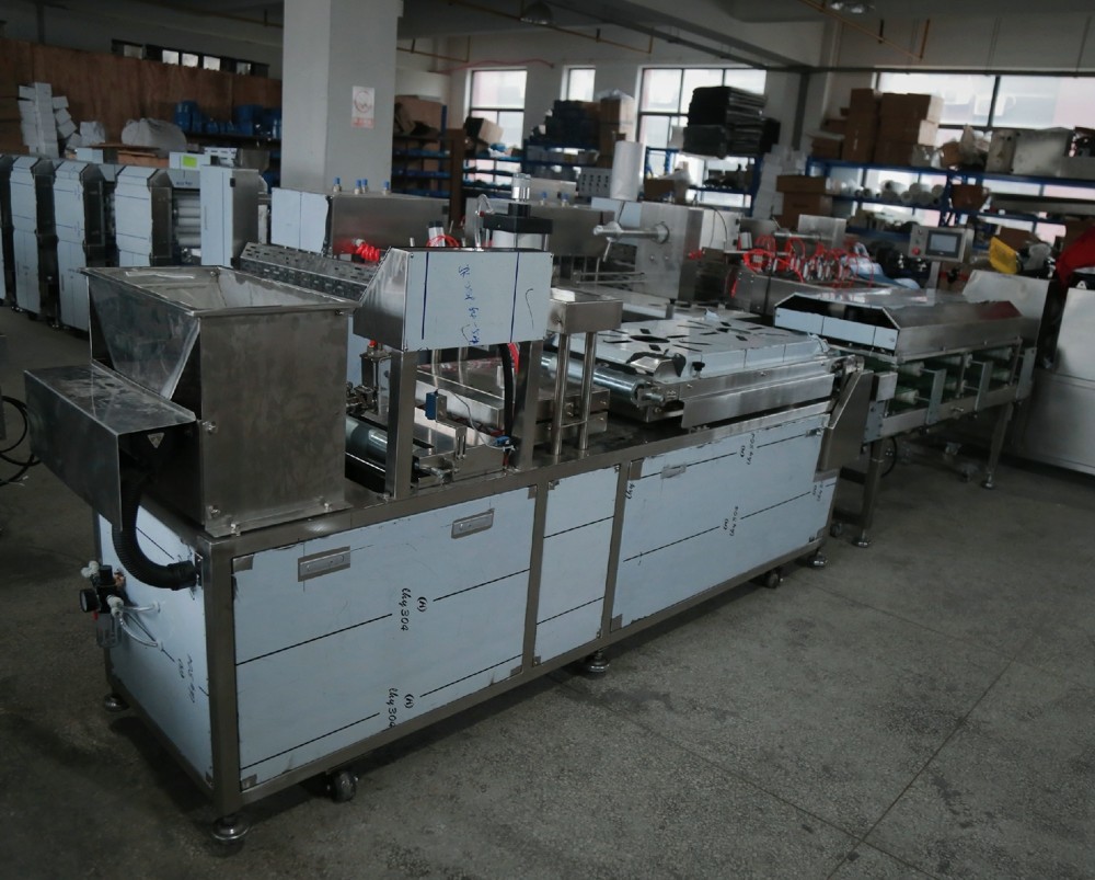 3800pcs/h Food Encrusting Machine , Electric Food Production Equipment