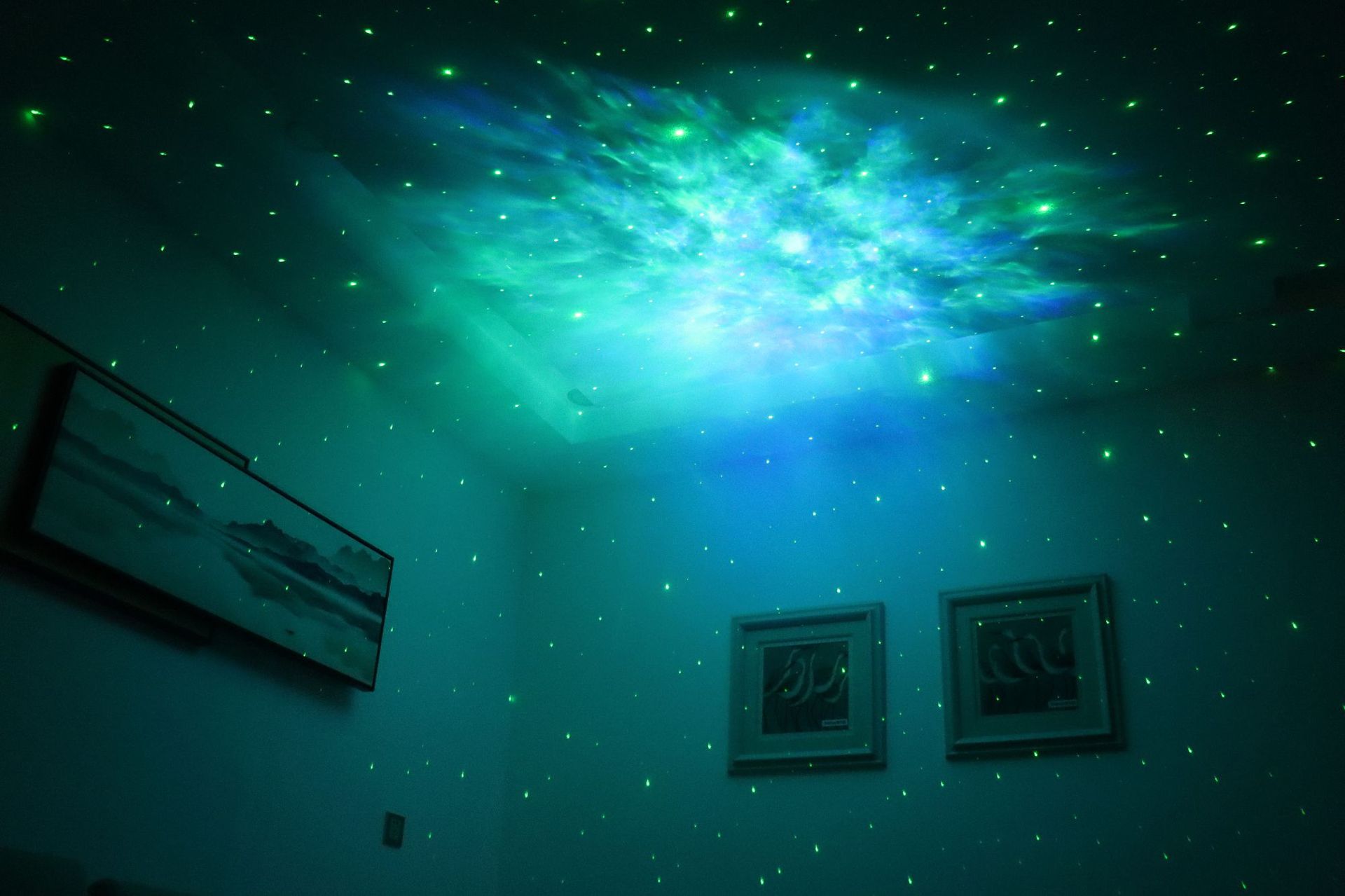 New Astronaut Hug Star Galaxy Projector Night Light 360 Degree Adjustable Spaceman Starry Sky Projector Light Atmosphere