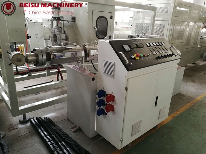 Safe Operation PC Pipe Extruder Machine ABB Inverter Type Large Bearing Capacity