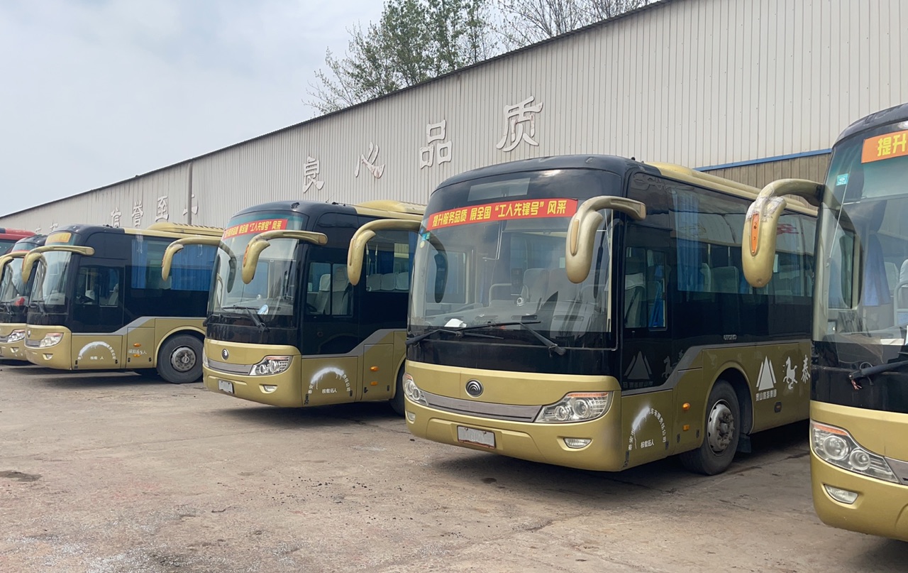 70 Seater Coach Bus Luxury Tour Passenger Coach with High Capacity and Seats