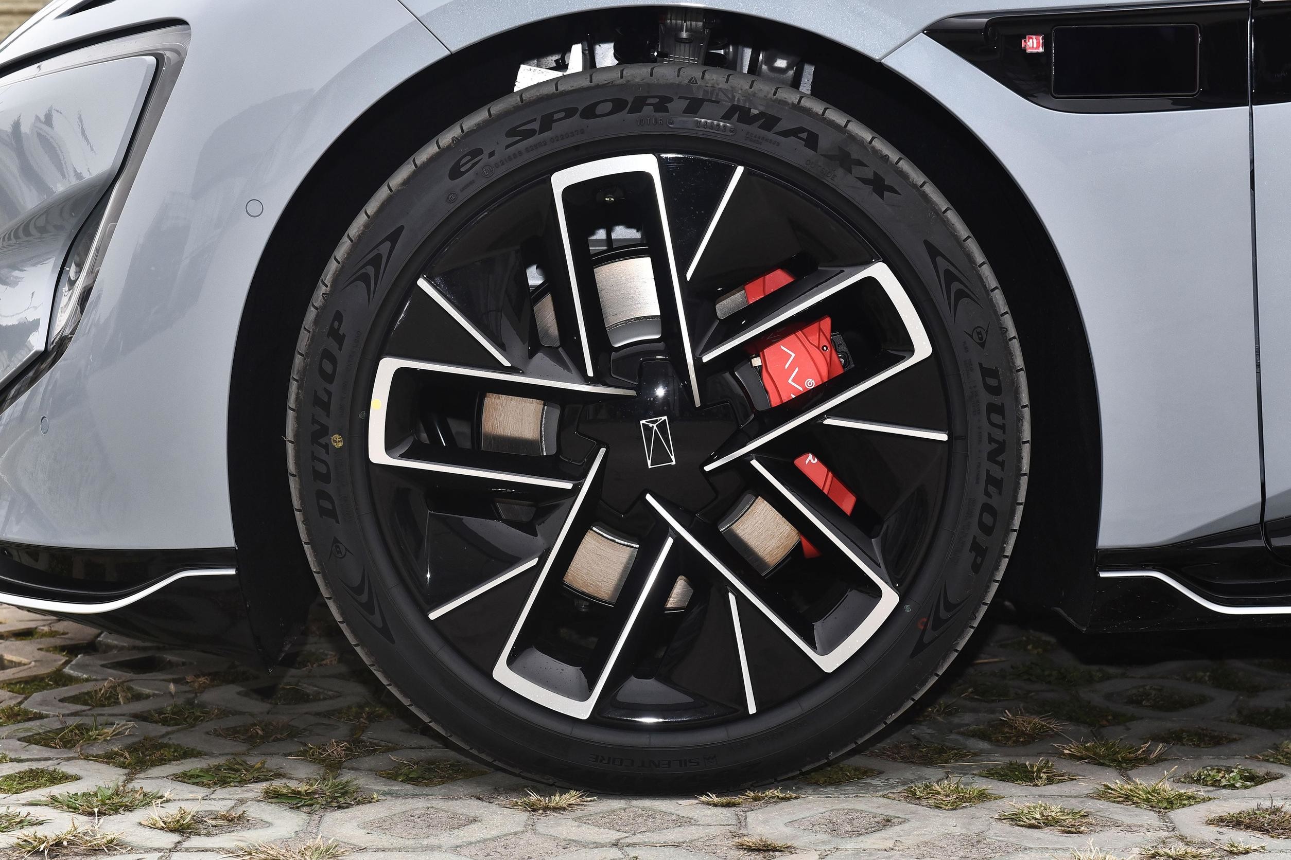 2023 700 Triple Laser EV Electric Vehicle Avita 12 Car 700km range