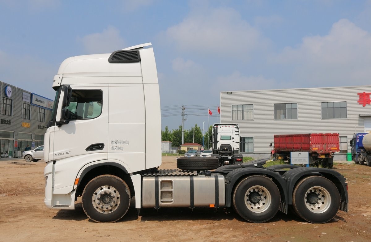 Used Shacman Tractor X6000 4X2 Integrated LNG Automatic Transmission Tractor