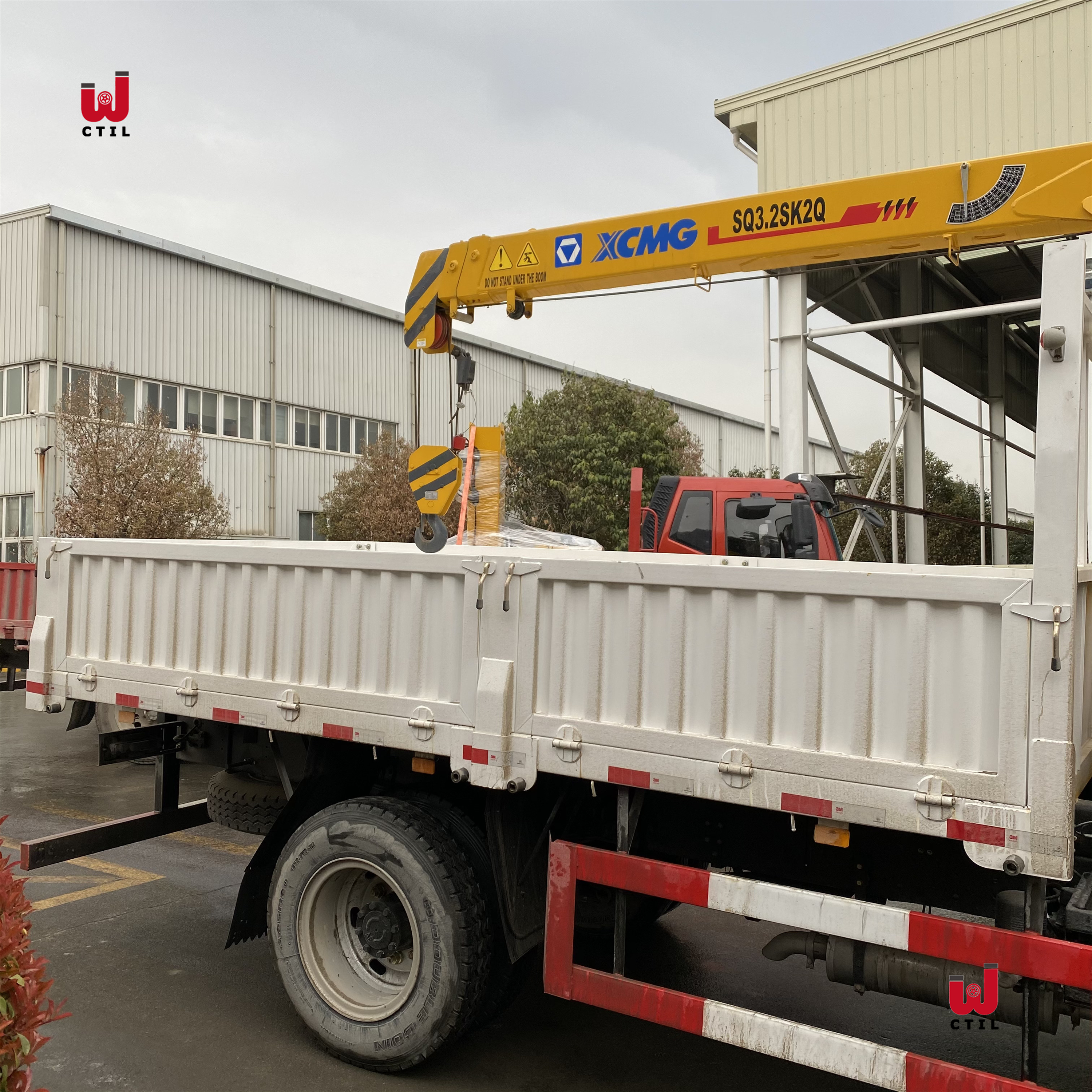 truck with 3T crane