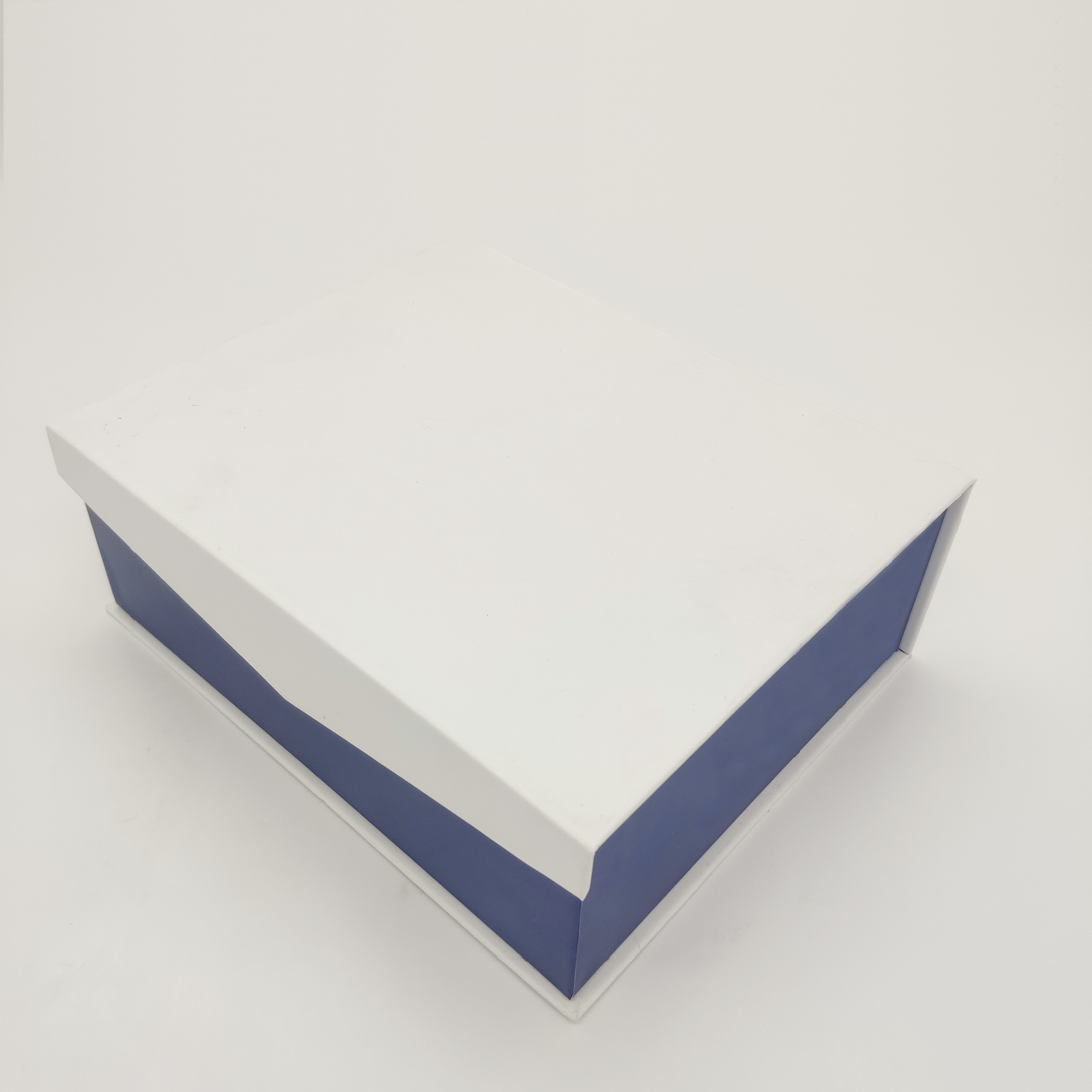 Magnetic Closed Cardboard Classic Gift Box Luxury Packaging Boxes