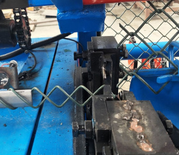 Low Noise Fully - Automatic Chain Link Machine For 1.8-4mm Wire Diameter