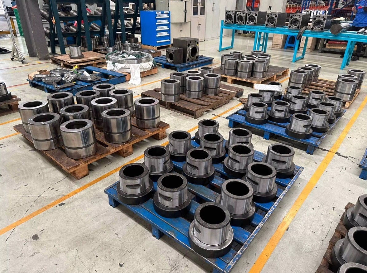 Excavator Hydraulic Breaker DXB170 DXB180 DXB190 DXB230 DXB260 Front Cover Upper Bush Rock Hammer Lower Inner Bush for Hammer Spare Parts