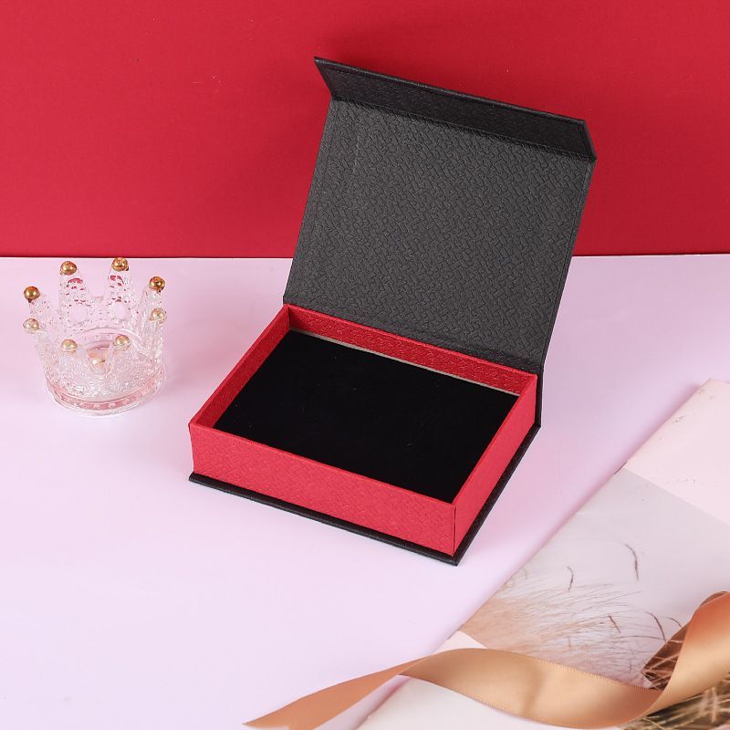 Solid Color Classic Style Custom Logo Printing Matt Laminated Rigid Foldable Cardboard Wedding Grown Packaging Magnetic Box