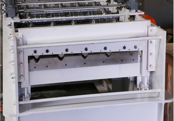 Cr12MoV Cutter 0.35mm Roofing Sheet Roll Forming Machine