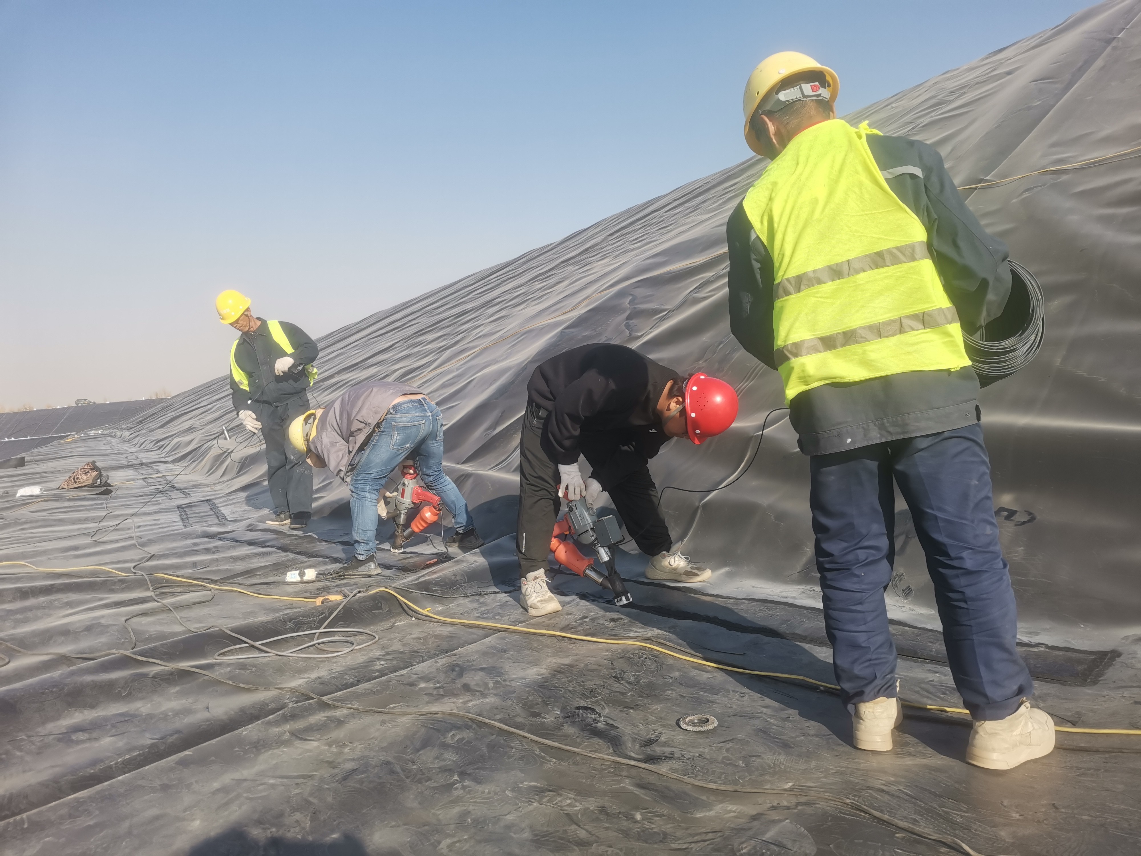 Smooth HDPE Waterproof Geomembrane For Landfills And Sewage