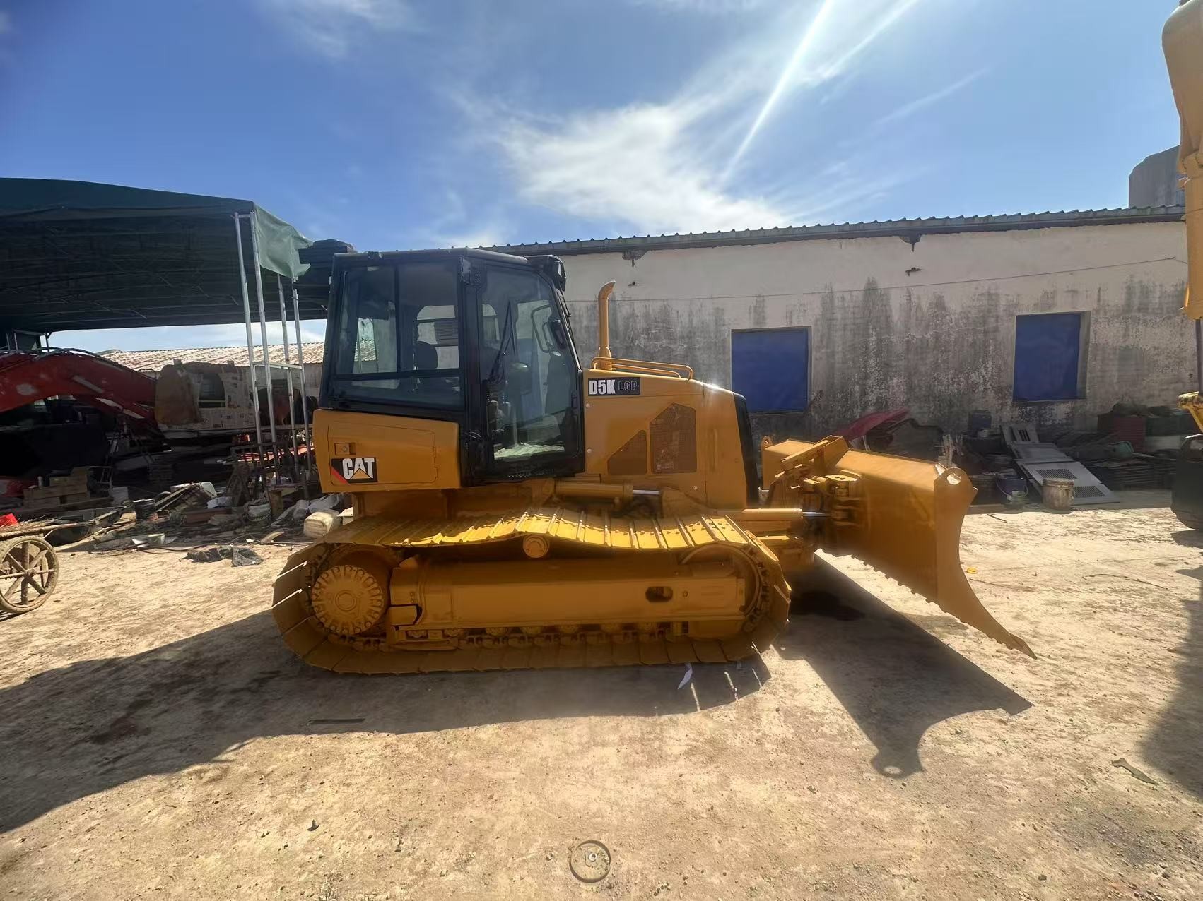 WIDELY TRACK SHOES USED CATERPILLAR D5K LGP CRAWLER BULLDOZER IN GOOD CONDITION