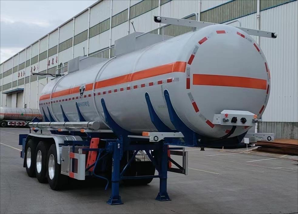 CIMC iron or stainless steel for LNG Gas Station with single or 2/4 optional compartment Liquefied Natural Gas Cryogenic Trucks
