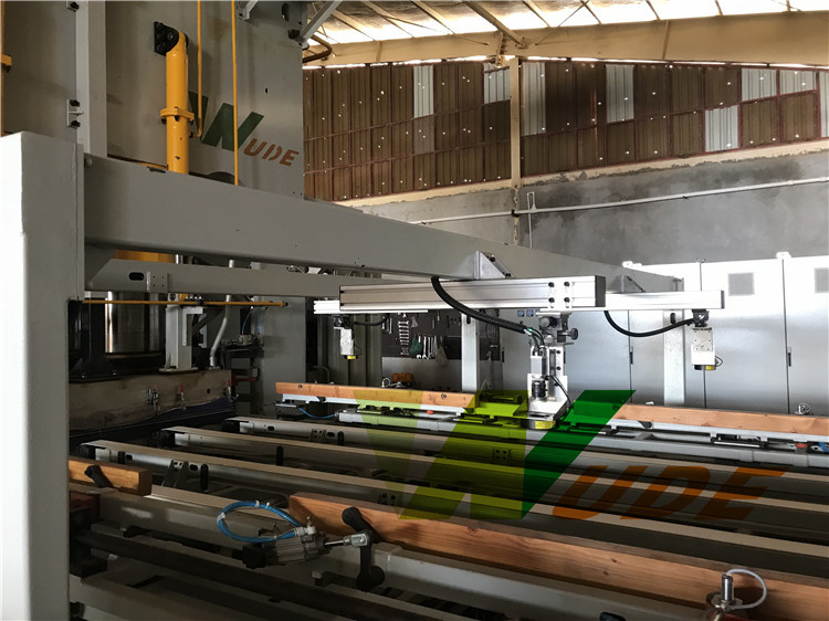 Full Automatic Short Cycle Double Side Synchronous Hot Press For Laminate Flooring