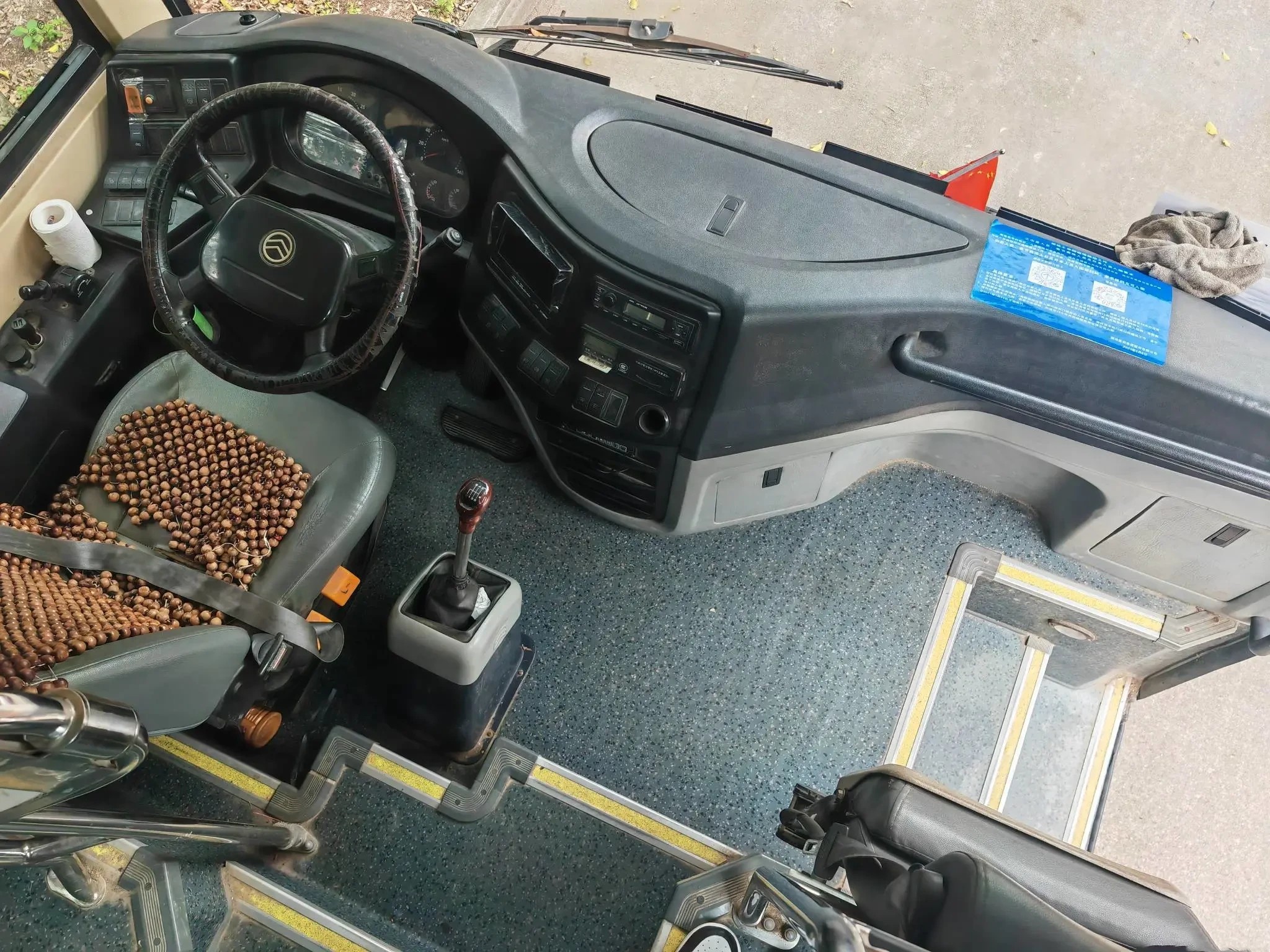 Diesel Engine Bus Middle Door 49 Seats Air Conditioner Yuchai Engine 11 Meters Used Golden Dragon XML6112