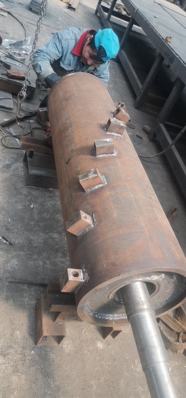 Small wood pallet crusher / nail wooden pallet crusher machine Pallet grinder