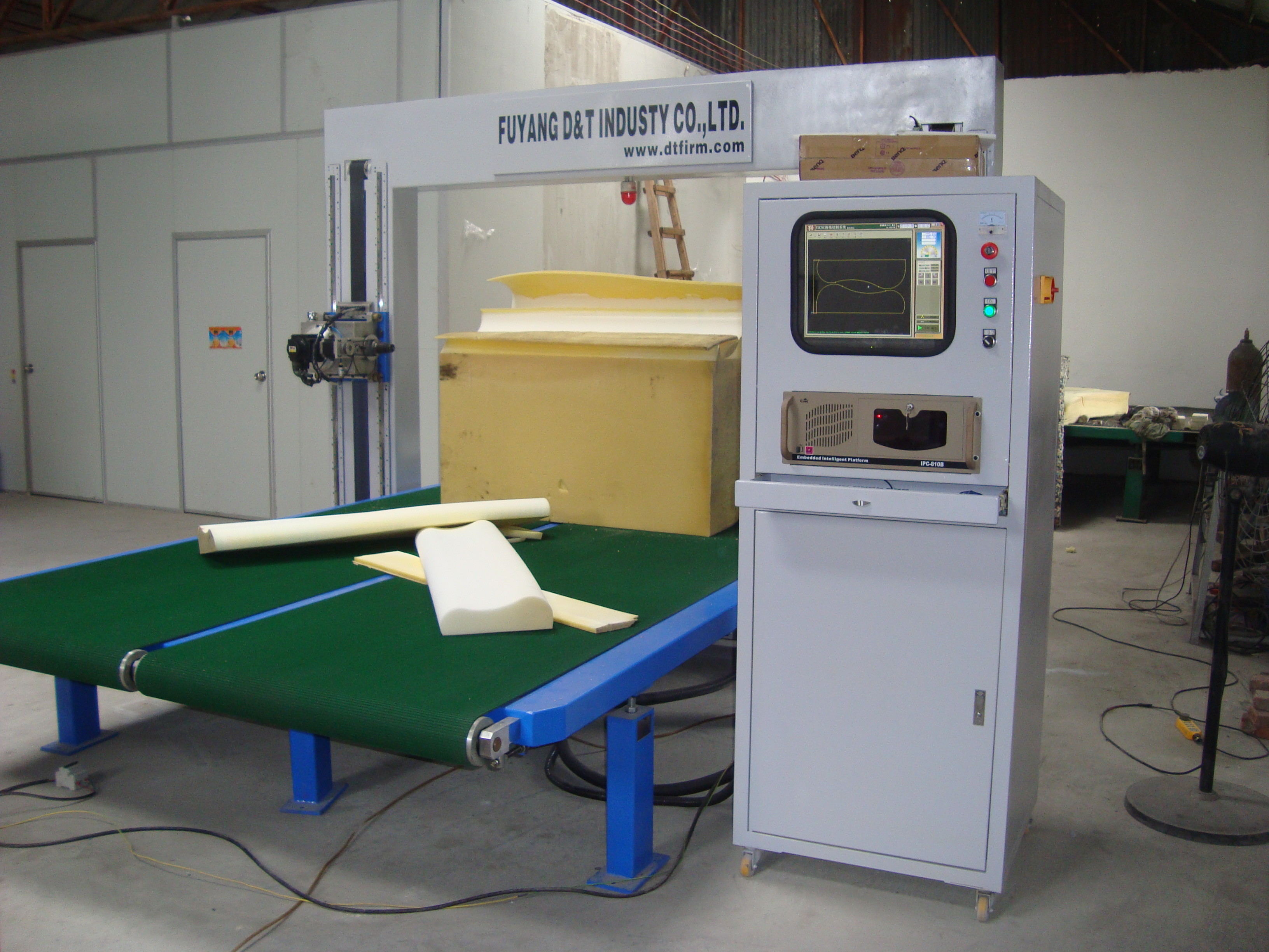 Oscillating Blade Cnc Polyurethane Sponge Foam Cutting Machine DTC-S2512