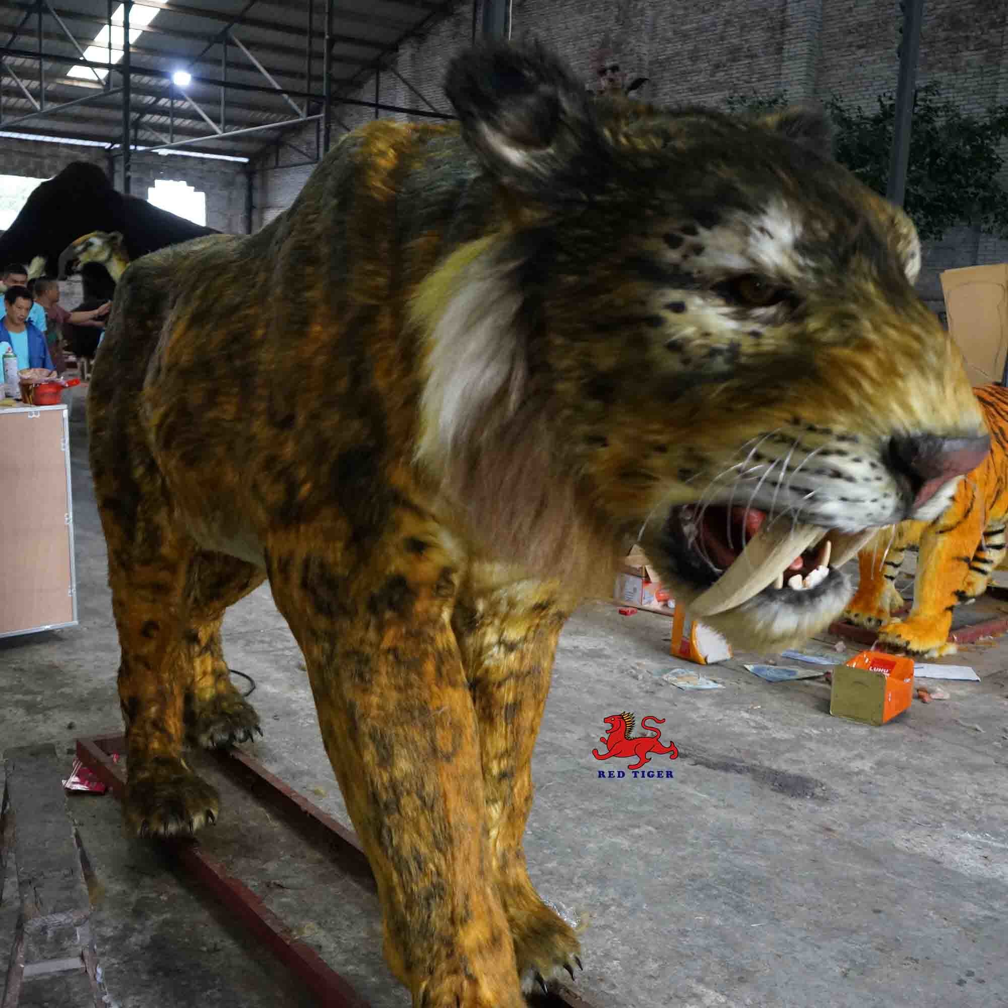 Full Size Animatronic Saber Toothed Cat Weatherproof For Theme Park