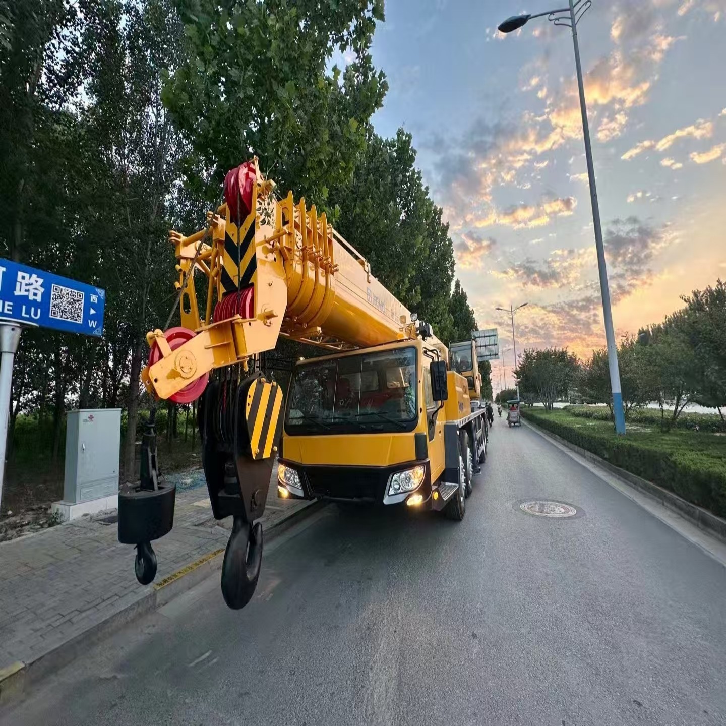 70T Hydraulic Old Crane Truck QY70K-II XCMG Mobile Crane