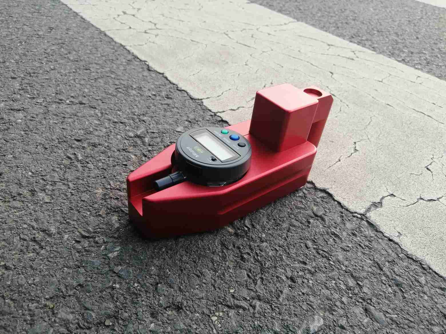 simple efficient metric accuracy Marking Thickness Gauge for pavement markings