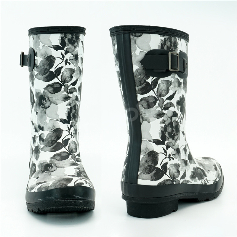 Anti Corrosion EU 42 Waterproof Rubber Rain Boots With White Black Printed