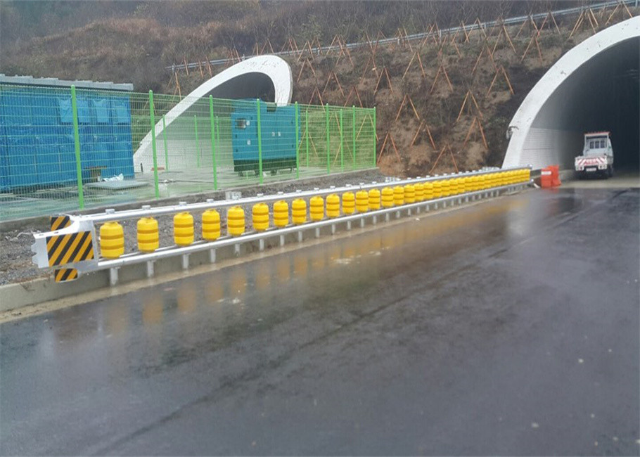 Highway Guardrail Anti Collision Facility Roller EVA Rotary Barrel