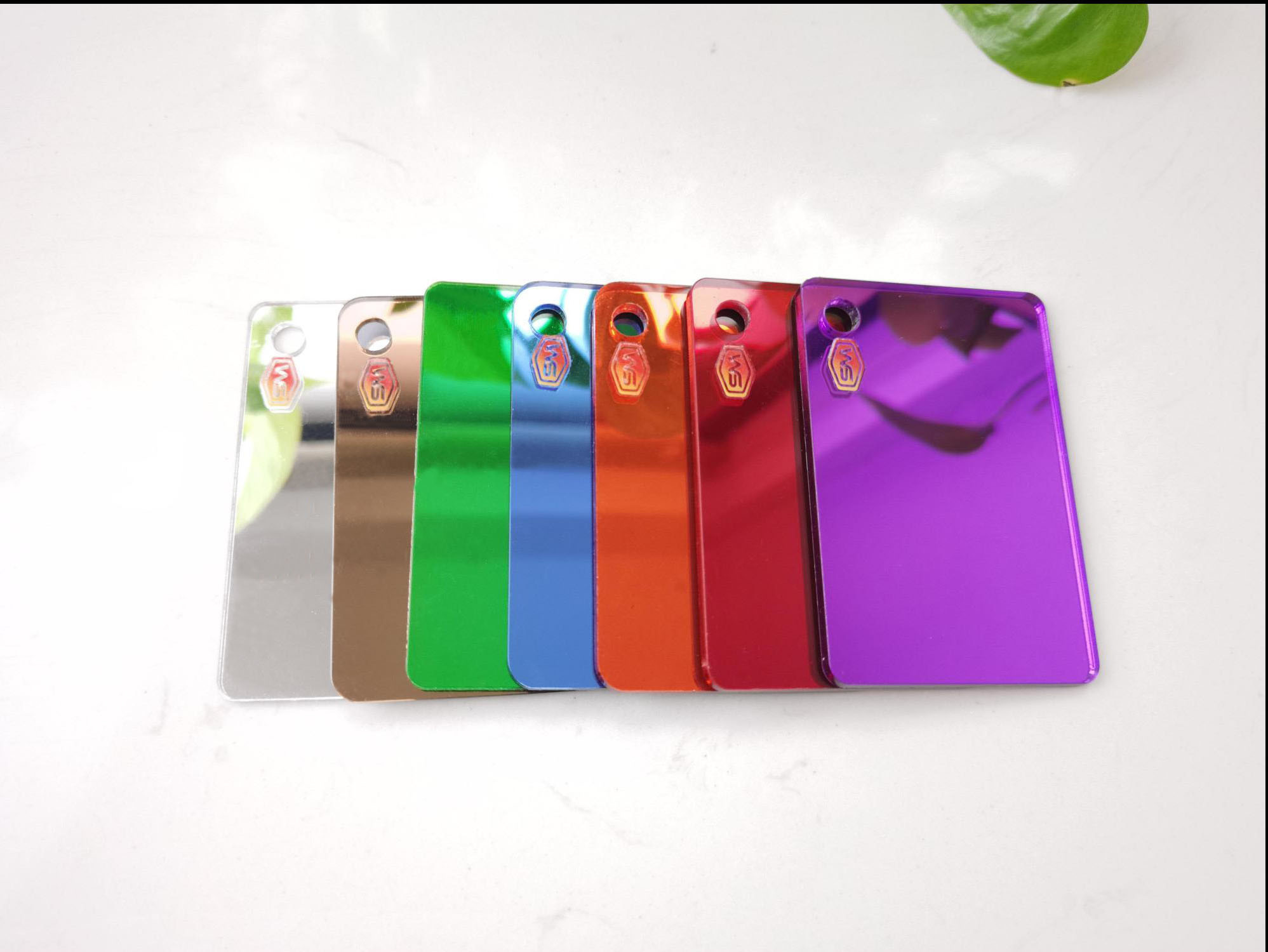 Custom Cut Acrylic Mirror Colored Extruded Plastic Mirror Panels for Signage Display