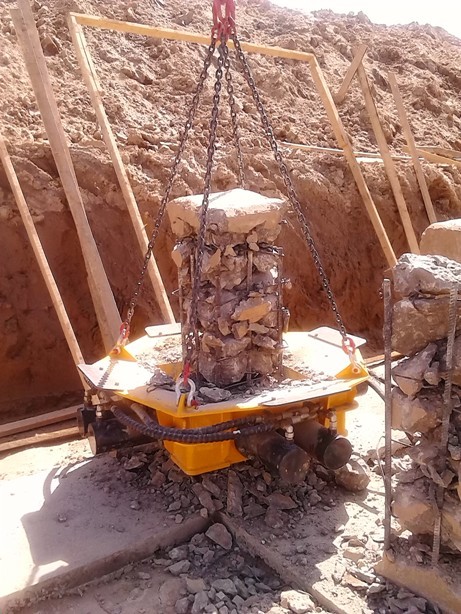 AP500S Pile Breaker Machine Hydraulic Concrete Cutter Square 280kN For Construction