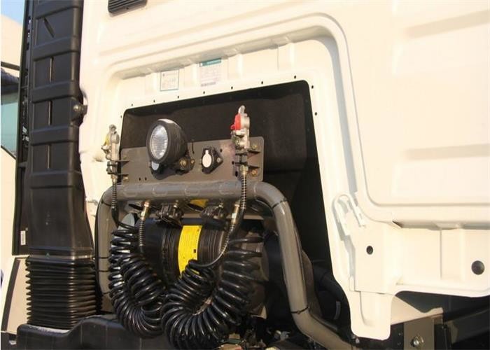 Light Weight Tractor Head Trucks 10 Wheels Tractors And Trucks Easy Maintenance