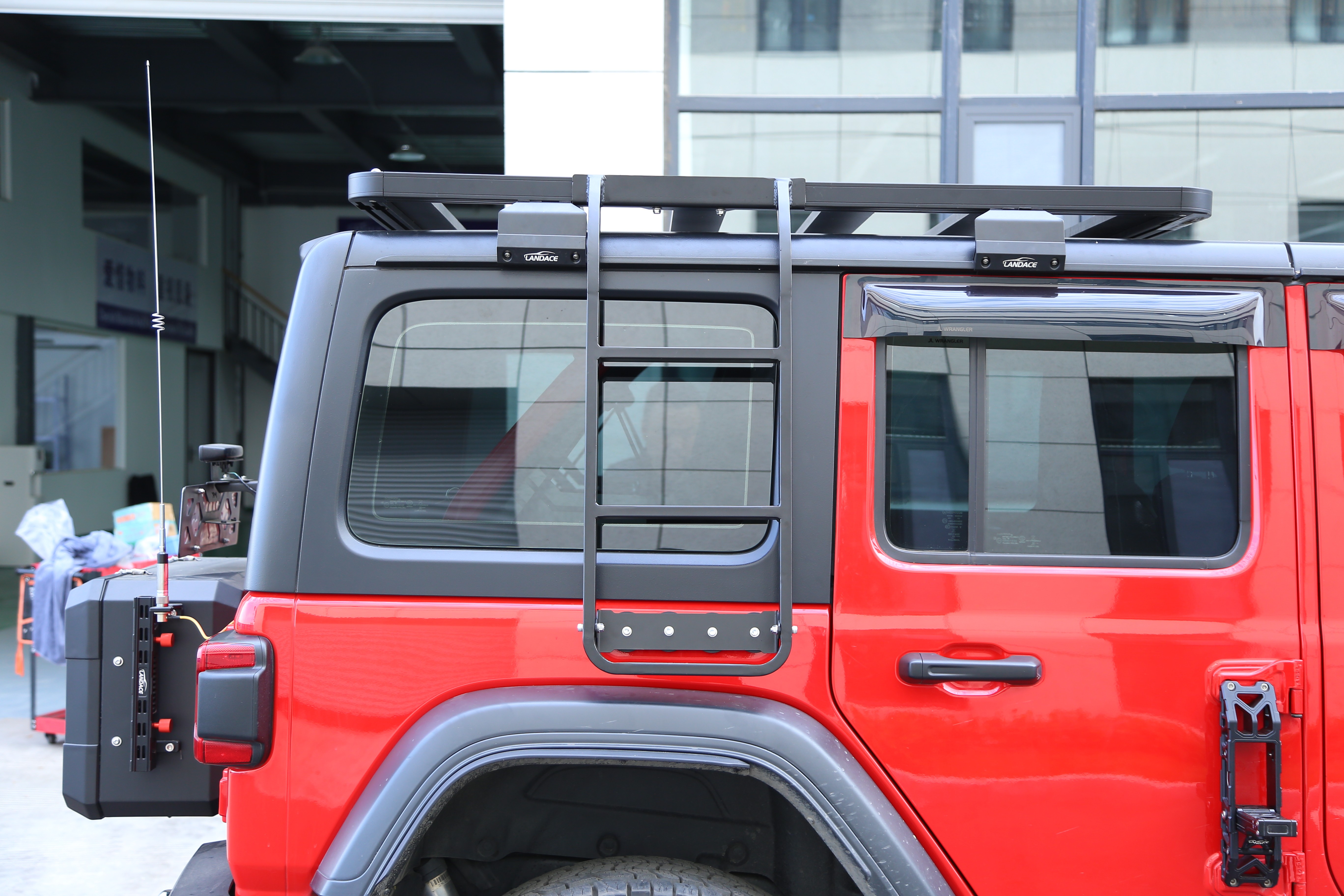 Mechanical Style Universal Climbing Ladder for Auto Luggage Roof Rack 833*400*261 mm