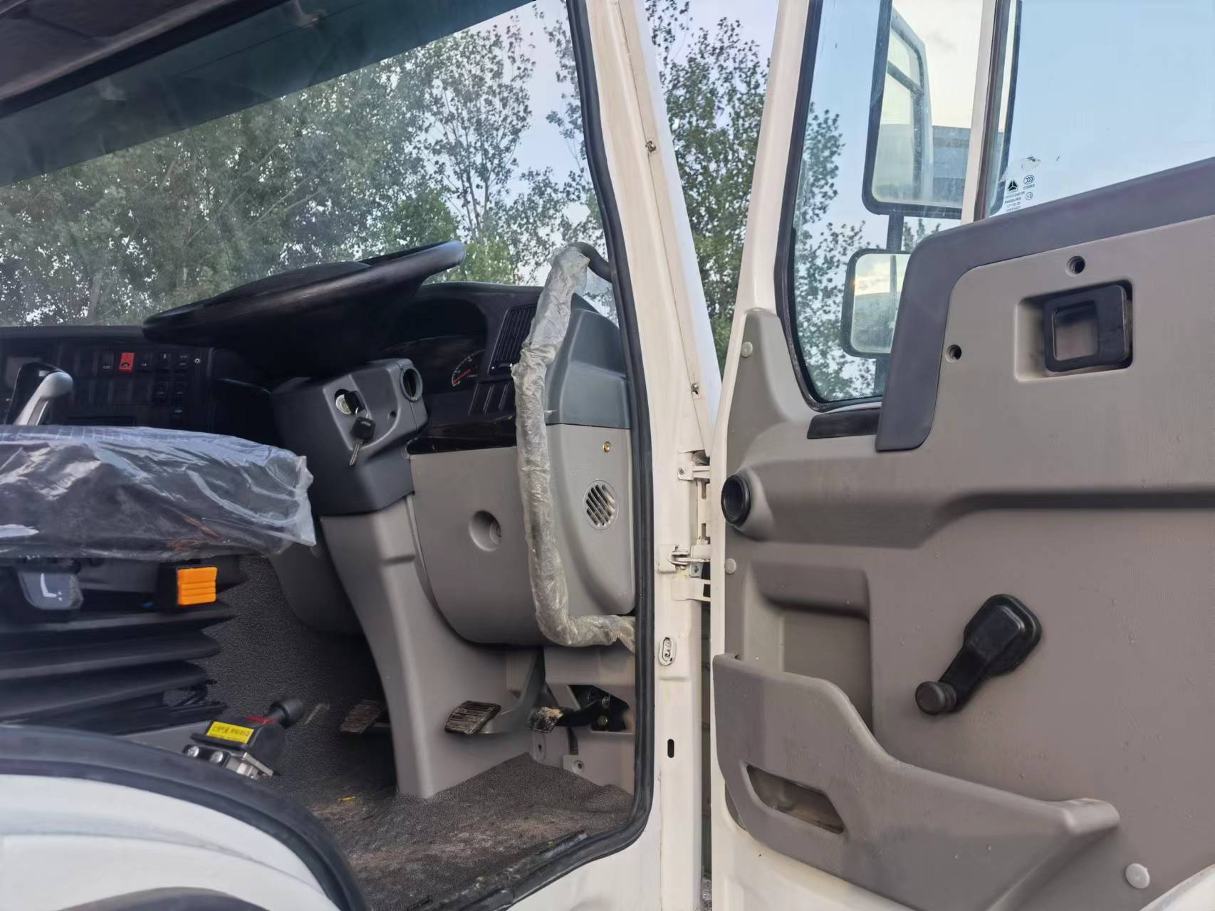 Used Howo Euro 2 371HP 375hp 40 Ton Tipper Truck 10 Wheel 6x4 Second Hand Dump Truck