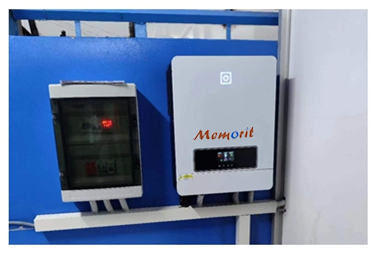 On Off Grid Solar Power Inverter Pure Sine Wave Inverter With LCD Display