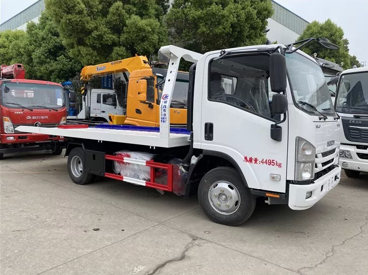 3 Tons Road Emergency Wrecker Truck ISUZU 4x2 Flatbed Towing Wrecker