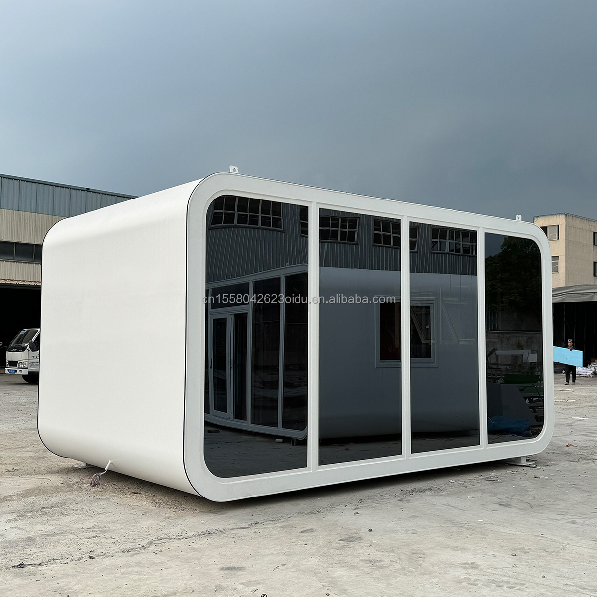 Galvanized Steel Square Tubes Customizable Space Capsule House for Large Space and Moveable Prefabricated Apple House
