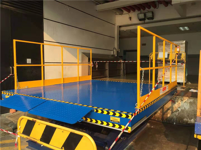 1500kg Load Capacity Hydraulic Scissor Dock Lift Platform With Electric Lip Easy For Pallet Truck Loading