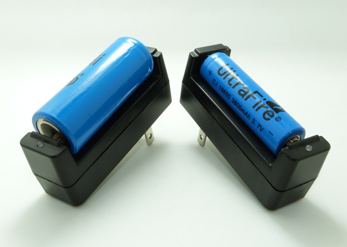 High Reliability Simple Li Ion Battery Charger , 18650 Single Battery Charger